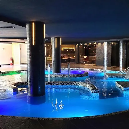 Private Inside Grand *