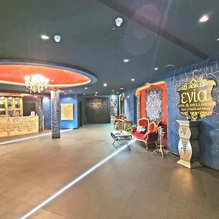 Private Inside Grand
